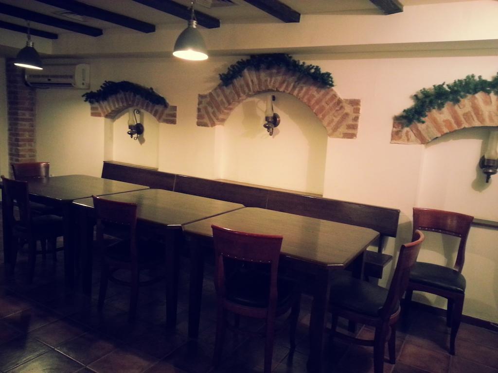 Family Hotel Kredo Sliven ภายนอก รูปภาพ